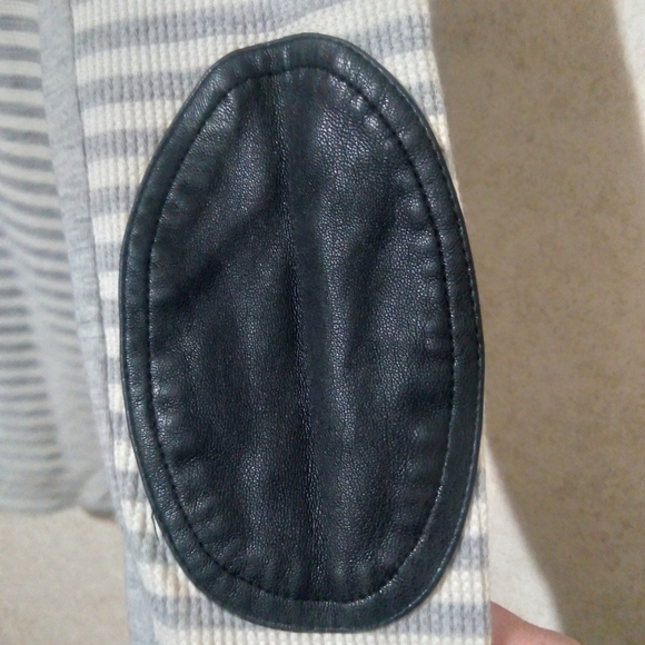 Marc New York size medium gray and white stripes sweater - Picture 5 of 10